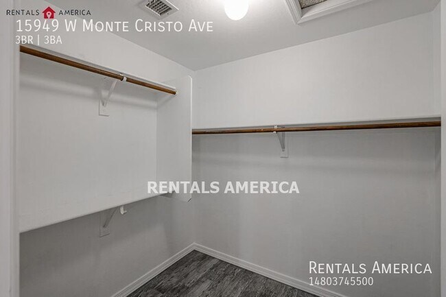 Building Photo - Corner lot with RV gate!