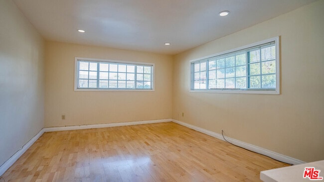 Building Photo - 9631 Crystal View Dr