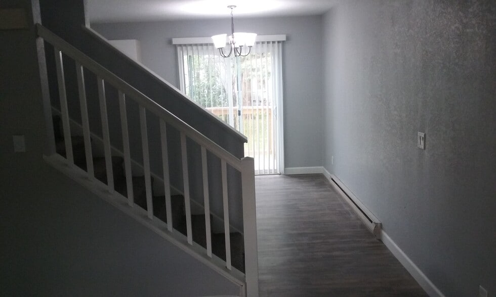 Building Photo - 1513 W Veterans Pkwy