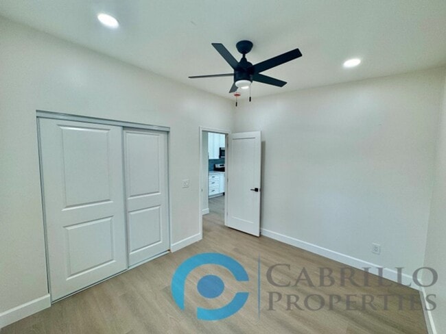 Building Photo - Modern 1 Bed / 1 Bath with Private Yard in...