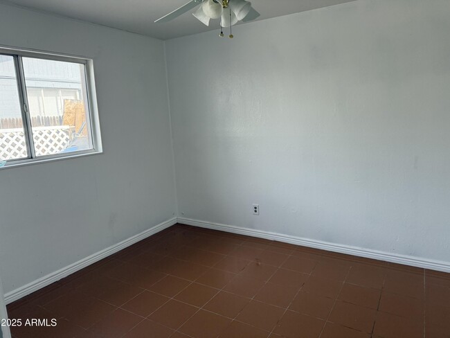 Building Photo - 5131 W Earll Dr