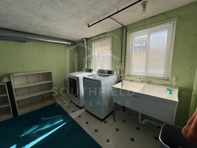 Building Photo - 3175 Ramona Ave