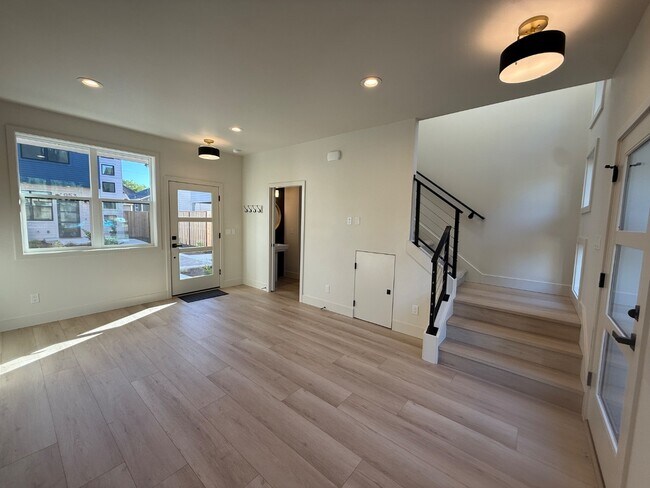 Building Photo - 7313 N Willamette Blvd