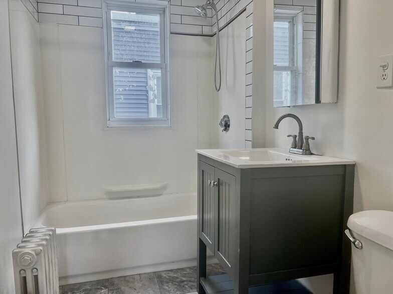 Building Photo - 5 Magnus Ave