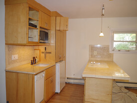 Building Photo - 45 Colony Ct