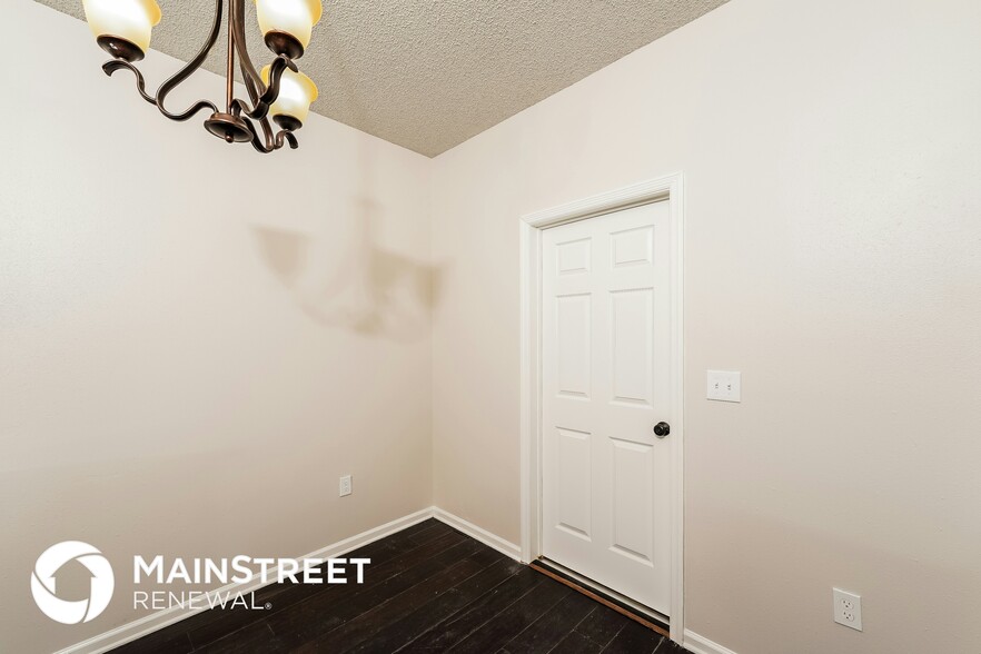 Building Photo - 1144 Amberley Woods Dr