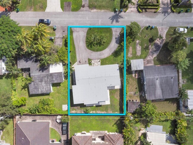 Building Photo - 5520 SW 91 Ave