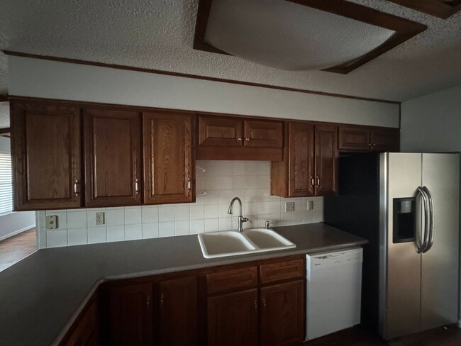 Building Photo - 807 Bass Cir