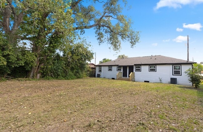Building Photo - 5031 Mallow St