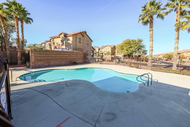 Building Photo - 3 BEDROOM HOME IN HENDERSON!