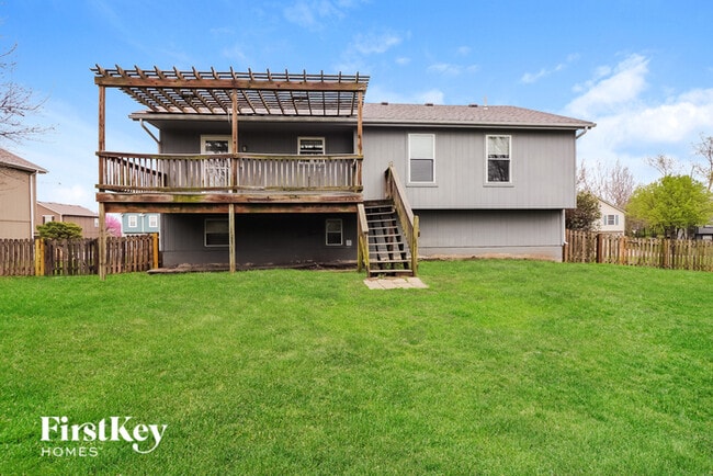 Building Photo - 412 N Crest Dr