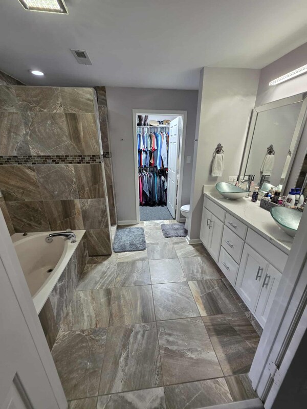 Building Photo - 1211 Fern Hollow Dr