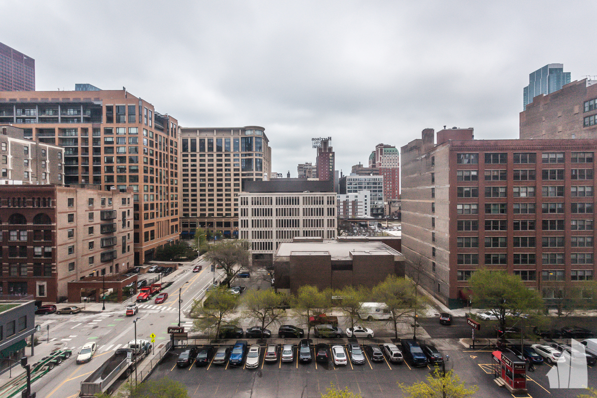 Building Photo - 600 S Dearborn St
