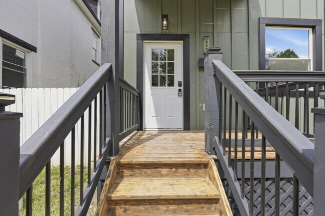 Building Photo - 830 Oak St