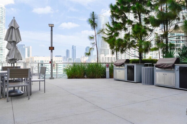 Building Photo - 68 SE 6th St