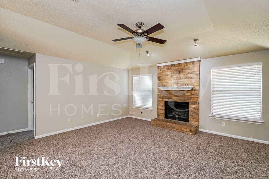 Building Photo - 6476 Sudbury Way