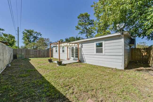 Building Photo - 10826 Thorncliff Dr