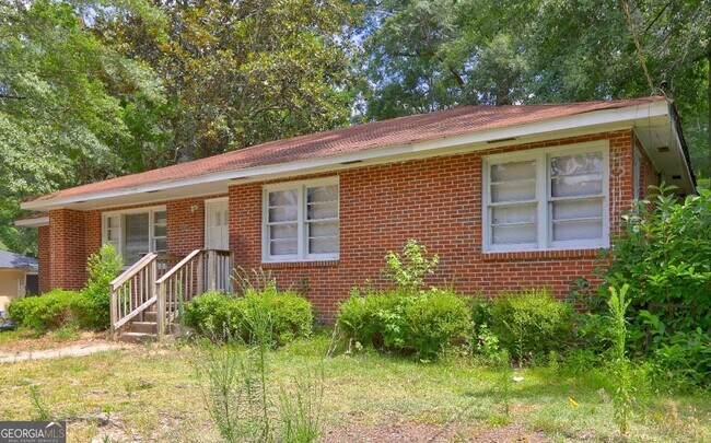 Primary Photo - 2006 Pine Hill Dr