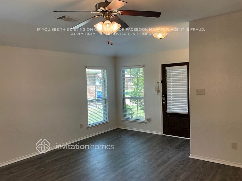 Building Photo - 1336 Red River Dr