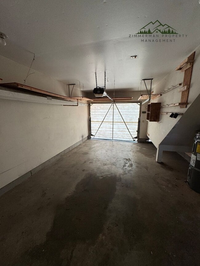 Building Photo - 2 Bedroom 1 Bath Duplex in Springfield
