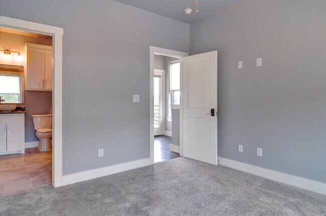 Building Photo - 2514 Forest Park Blvd