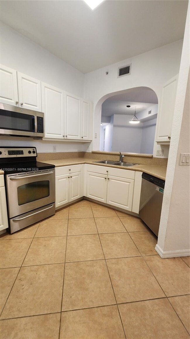 Building Photo - 3600 Oaks Clubhouse Dr