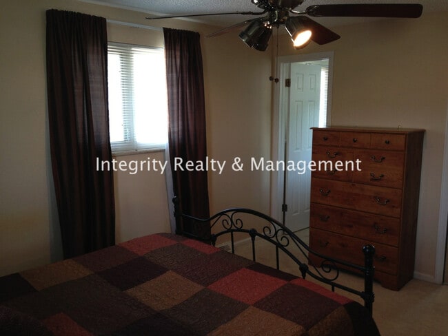 Building Photo - 13637 Pisces Ct