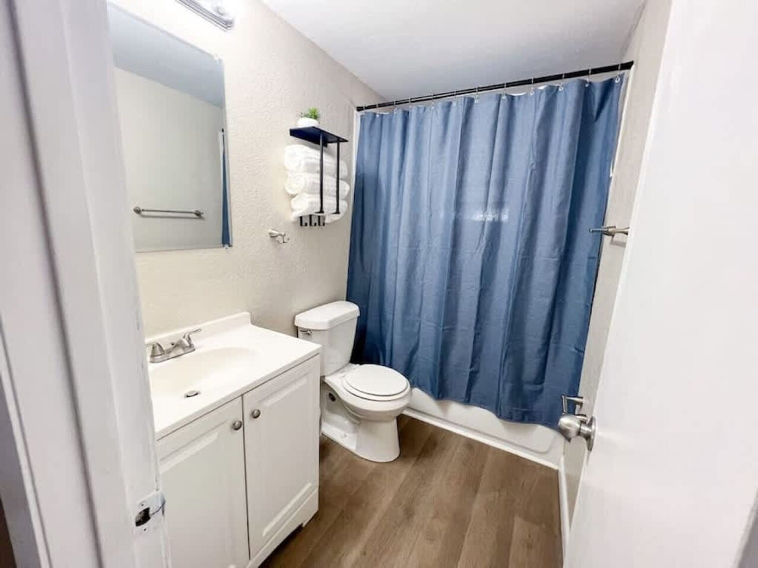 Building Photo - 38548 Naomi Ave