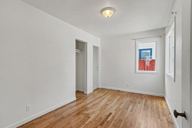 Building Photo - 19th 4-Plex - 000004