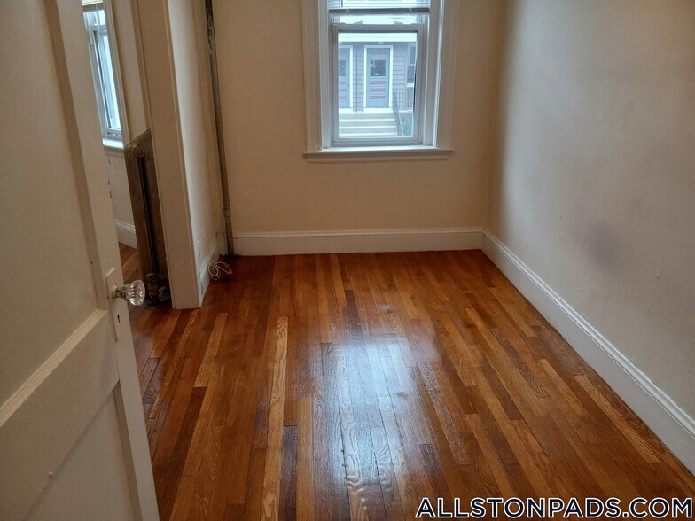 Building Photo - 11 Barrows St