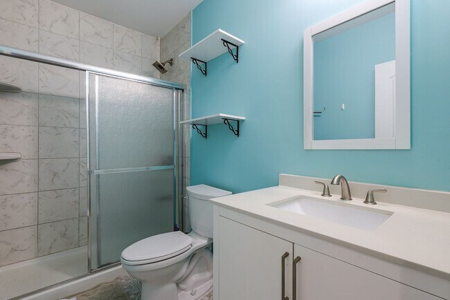 Building Photo - 42047 Darlene Pl