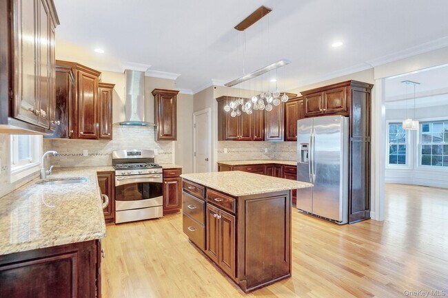 Building Photo - 134-110 10th St