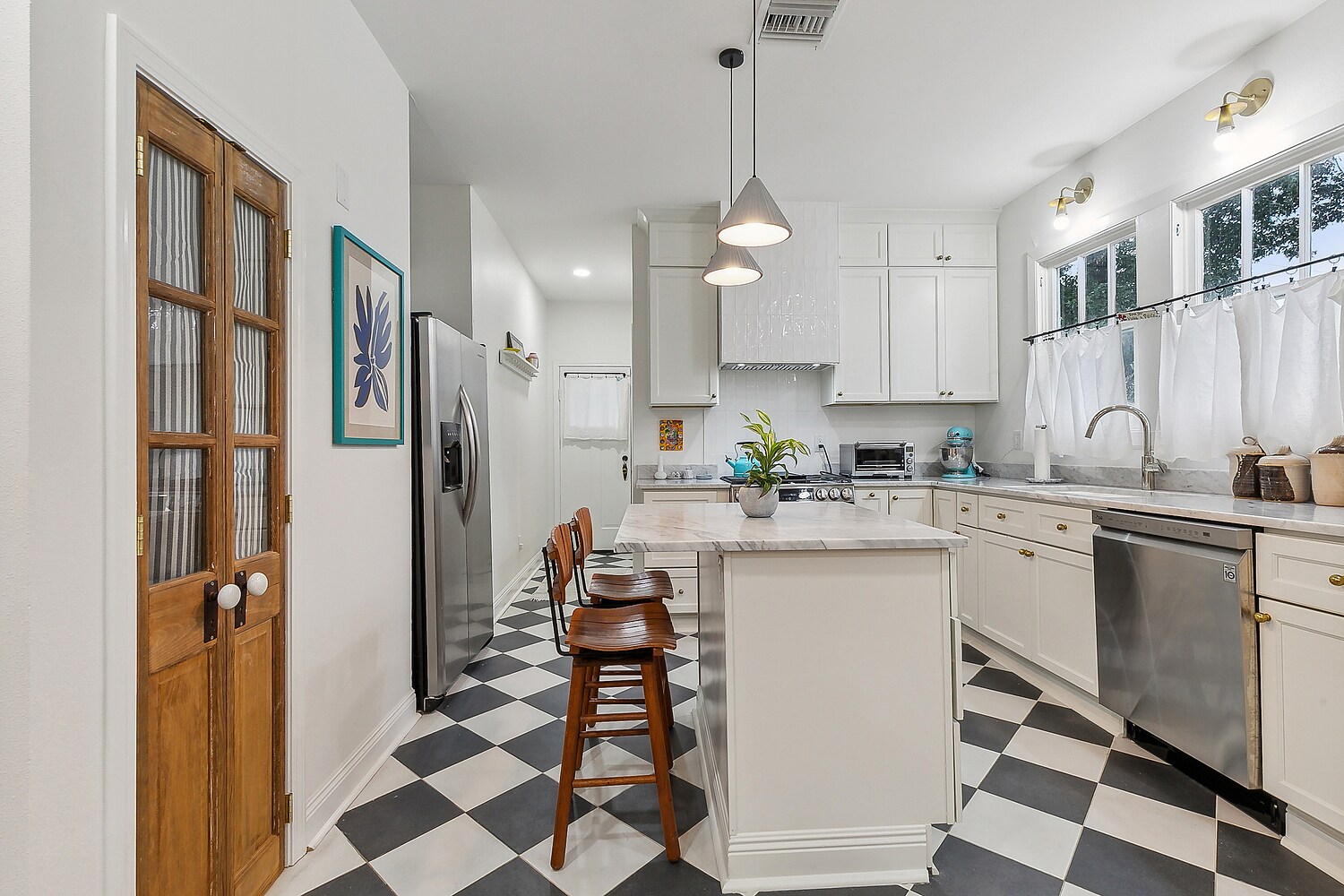 Building Photo - 5622 Charles Pl