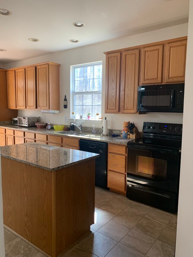 Building Photo - 5475 Wooded Way