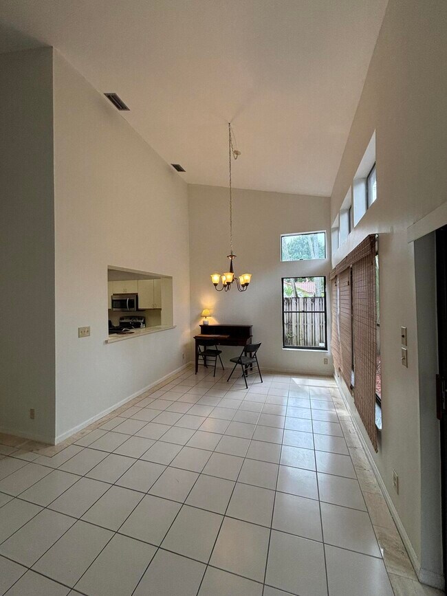 Building Photo - 5527 Ashpon Ct