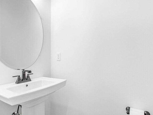 Building Photo - Brand New 4BR Luxury Home in Collington East