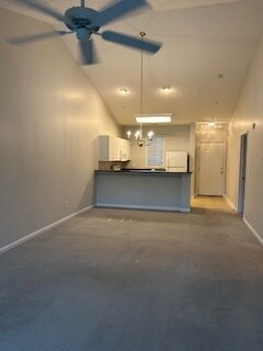 Building Photo - 601 N Hillside Dr