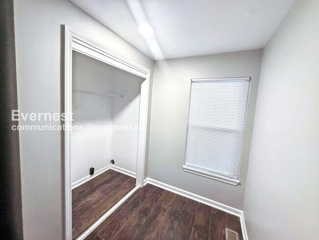 Building Photo - 8234 4th Ave S