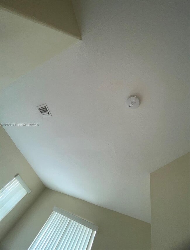 Building Photo - 1661 SE 29th Ct