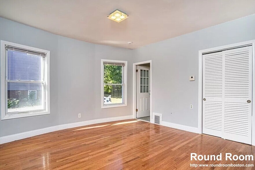 Building Photo - 28 Moreland St