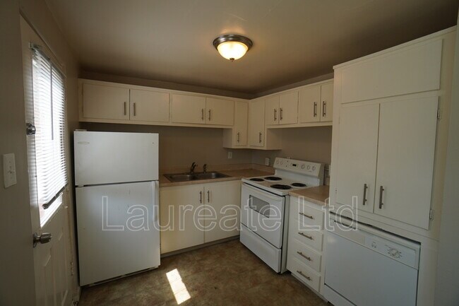 Building Photo - 679 Miller Ct