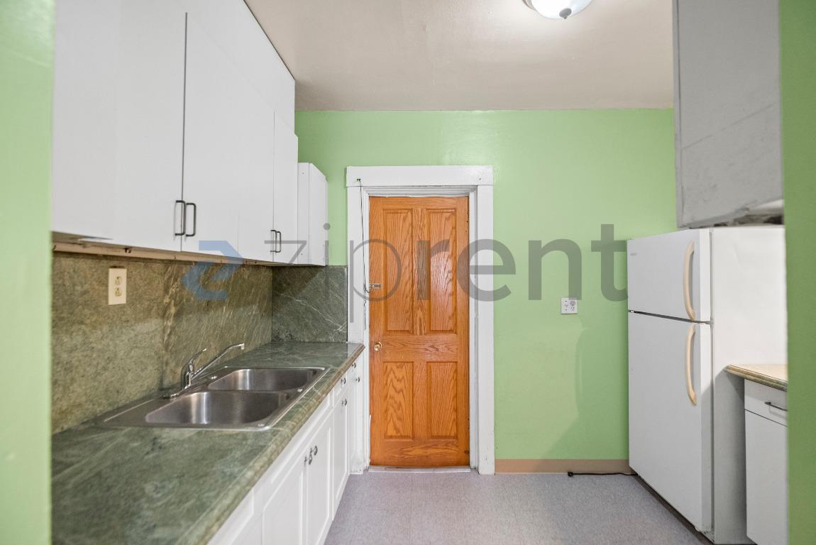 Building Photo - 130 Templeton Ave