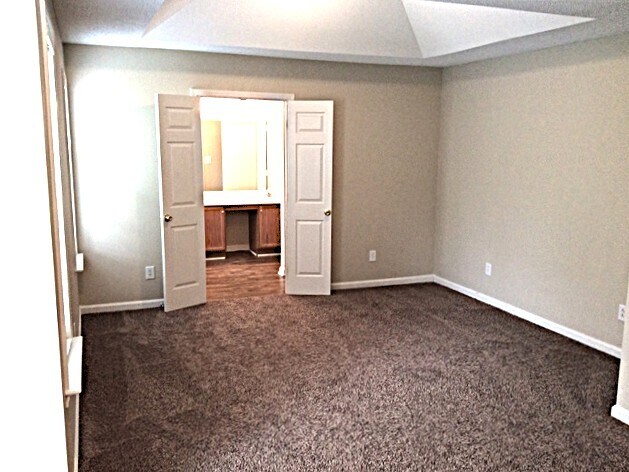 Building Photo - 118 Leacroft Way