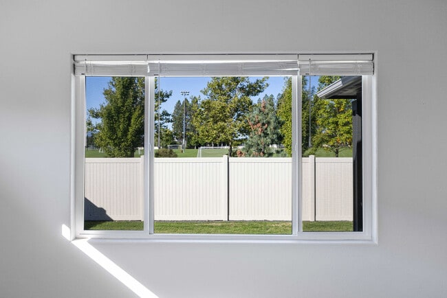 Building Photo - 6931 Dubuis Dr