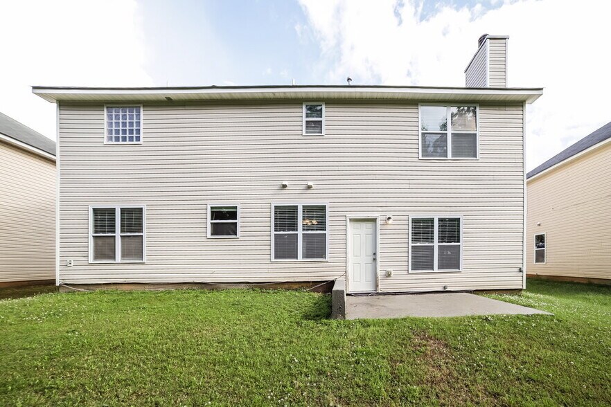 Building Photo - 3112 Berthas Overlook