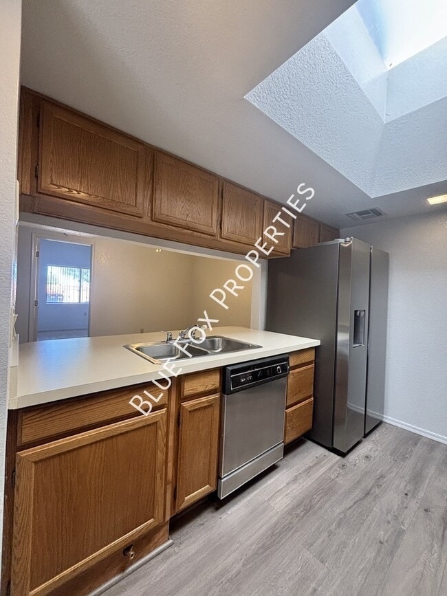 Building Photo - 1721 W Dalehaven Cir