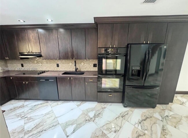 Building Photo - 3994 Estepona Ave