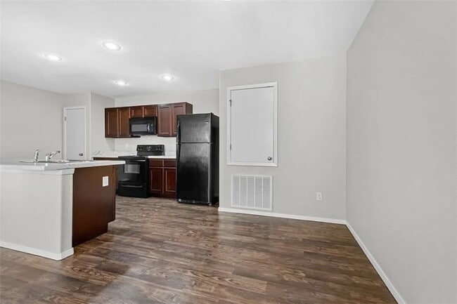 Building Photo - 246 E Anabranch Ct