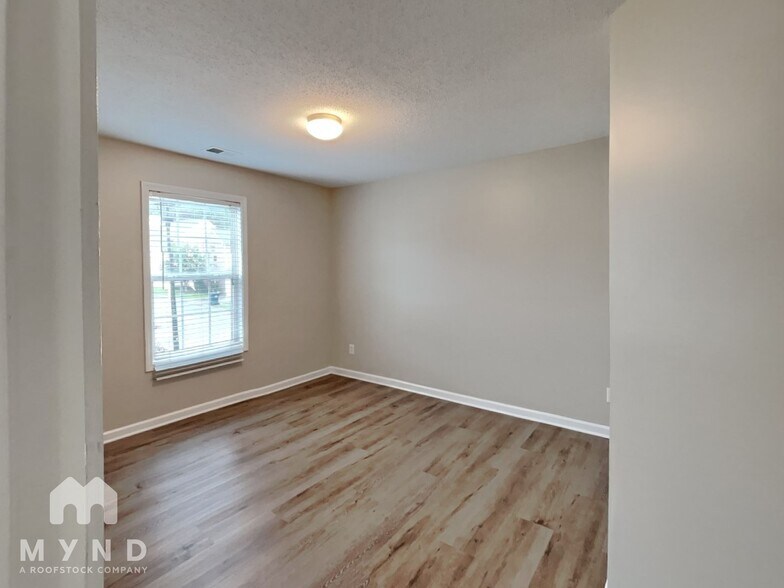 Building Photo - 323 Rosemont Ct