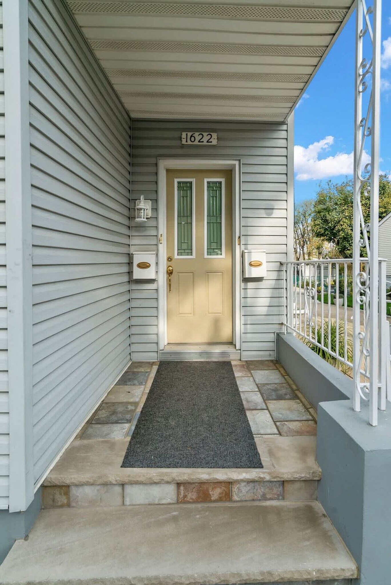 Building Photo - 1622 Union Turnpike